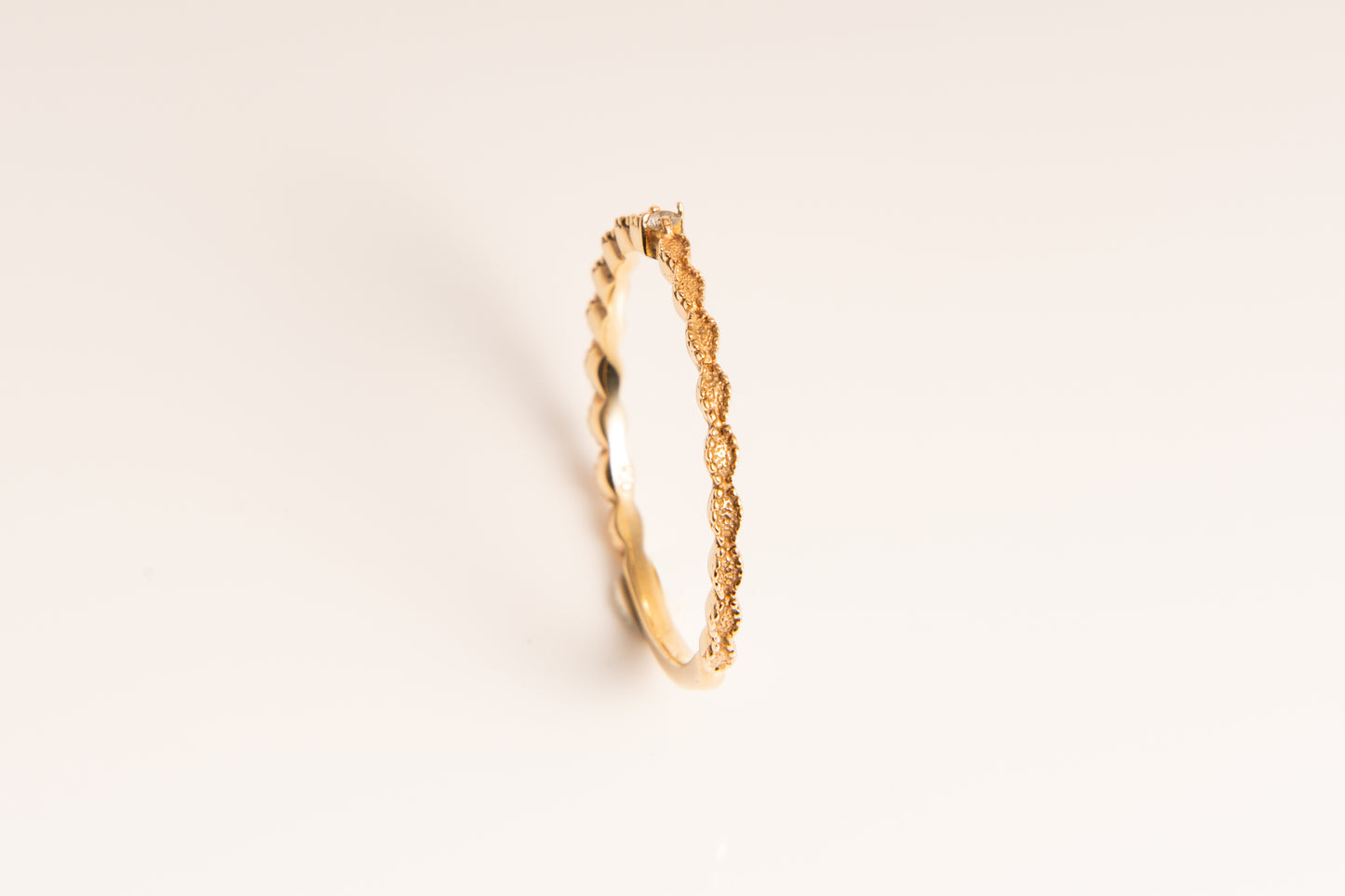 サマーミスト、涼しさと静寂を宿す繊細な輝き