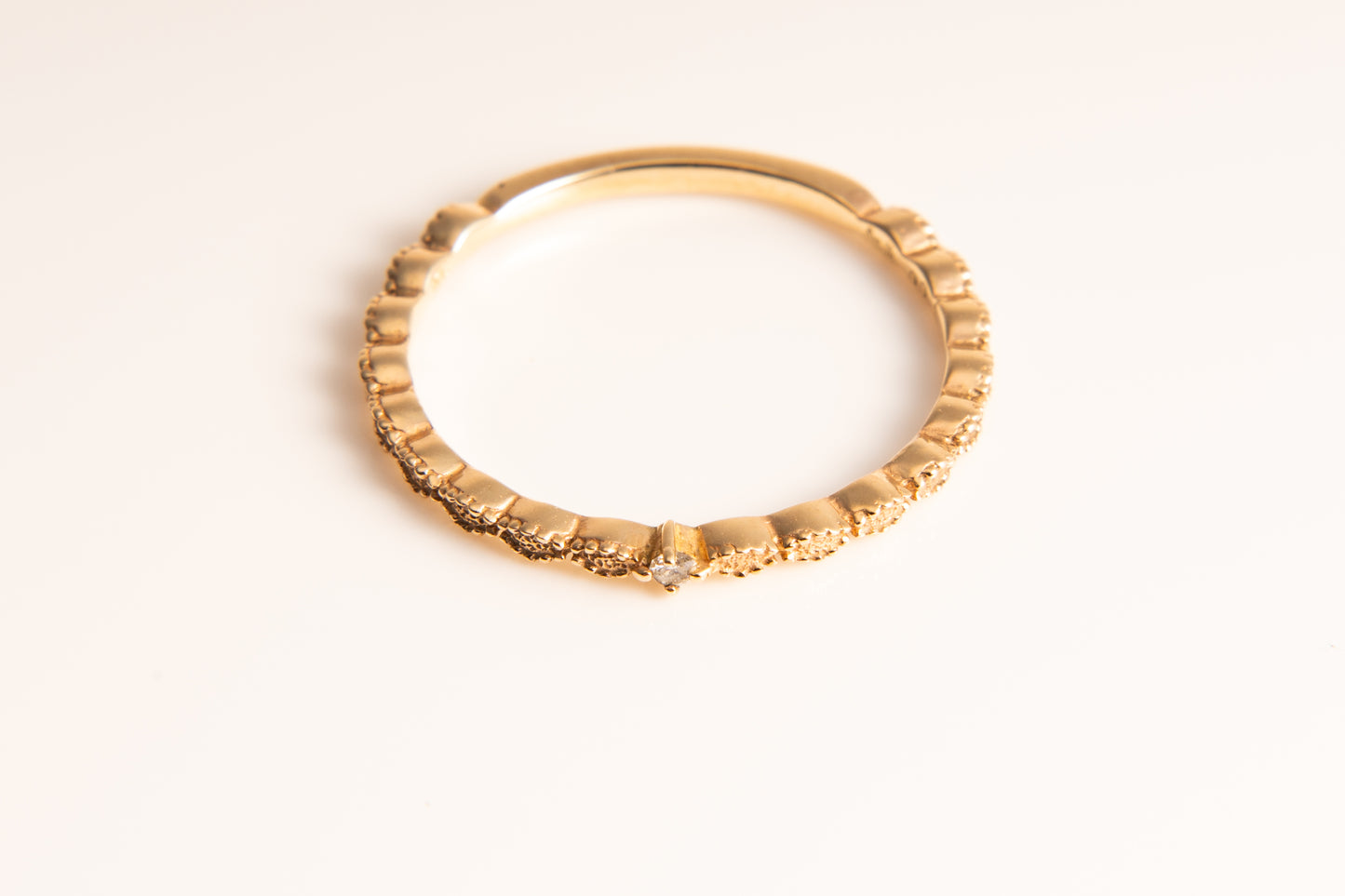 サマーミスト、夏の朝の霧をイメージした上品な指輪