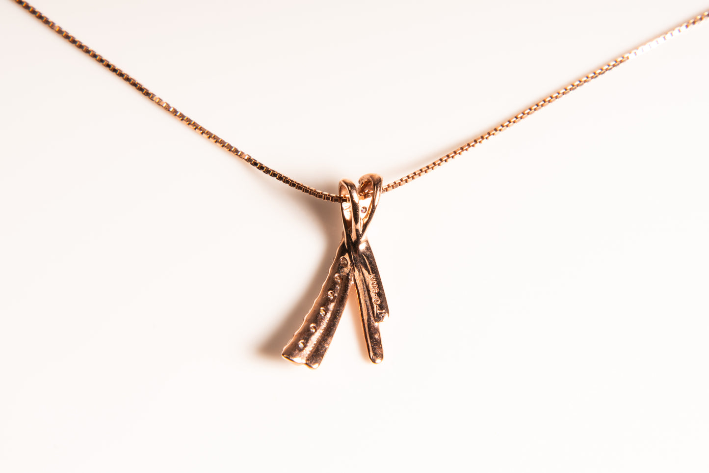 ビューティ・ストーン、K10PG×ダイヤモンドの洗練されたデザイン。