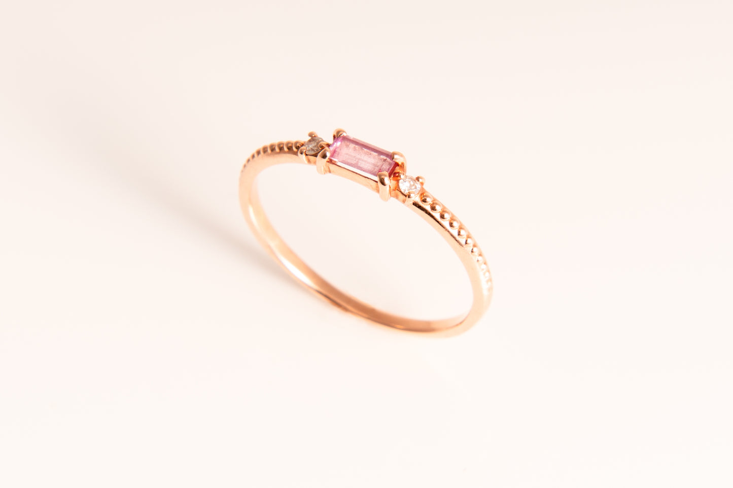 桜の宝石、春の桜をイメージした優雅な指輪