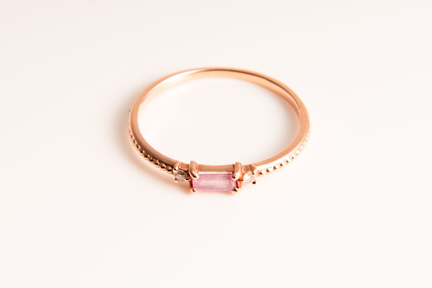 桜の宝石、春の訪れを感じる可憐なジュエリー