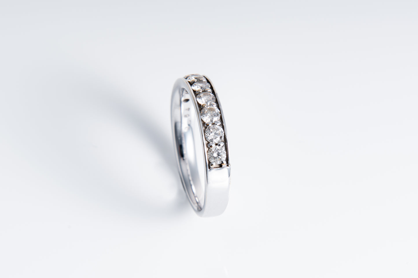 Eternal Moment、愛の誓いを刻むロマンチックジュエリー