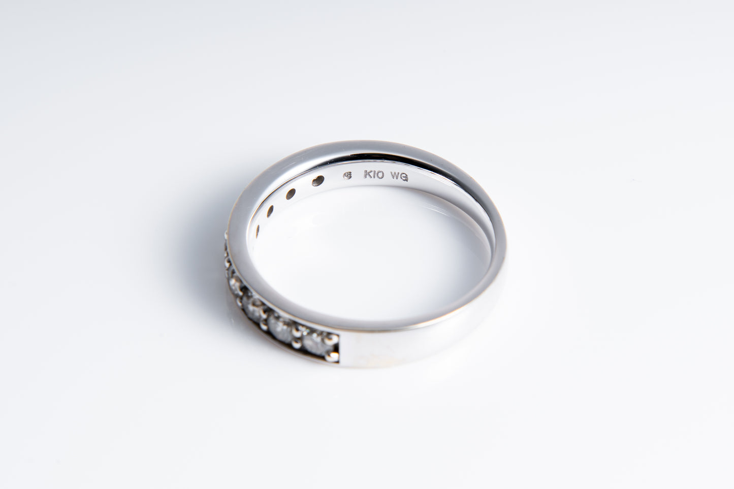 Eternal Moment、K10WG×ダイヤの上品な輝き