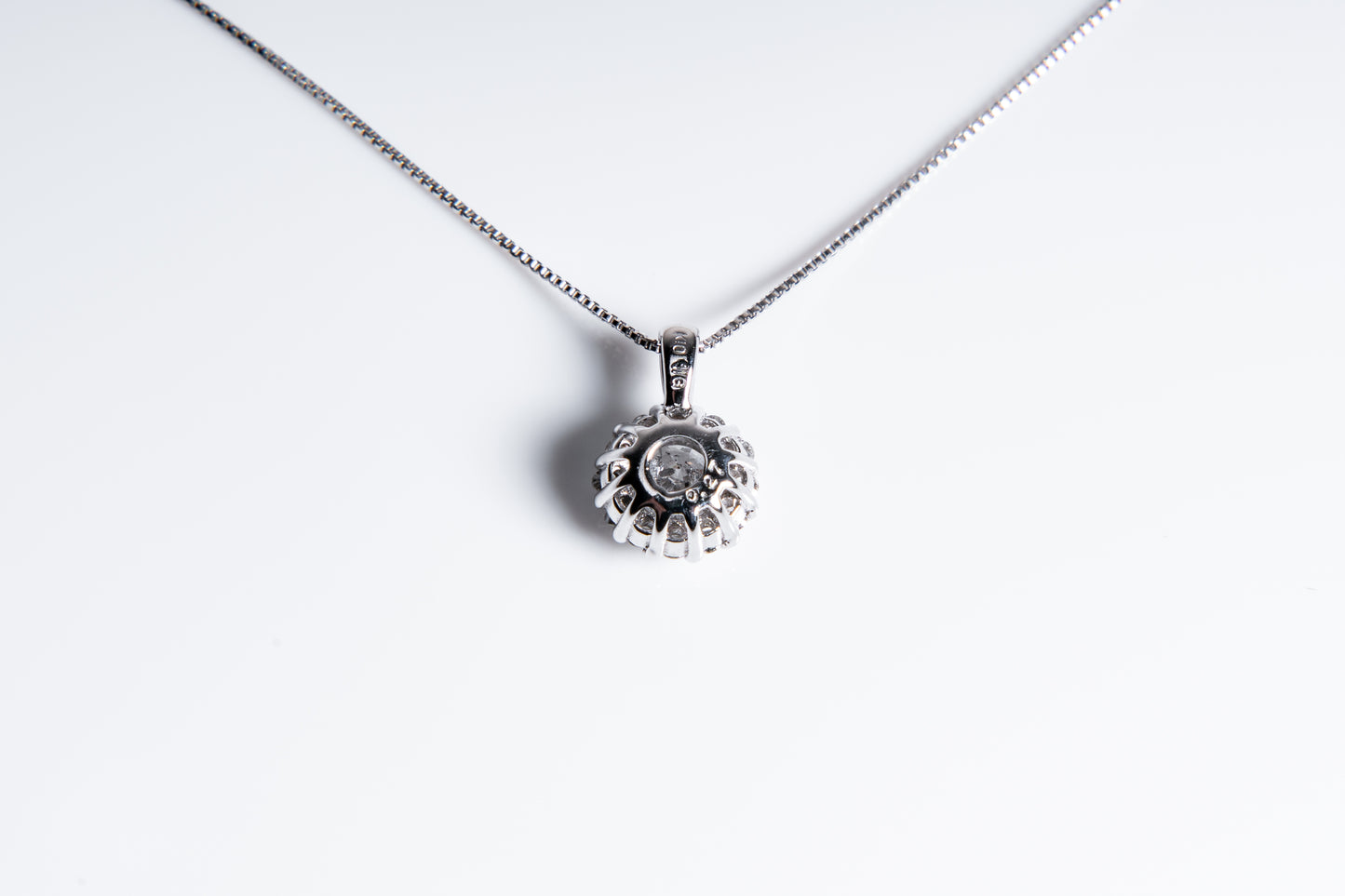 フォスフォライト、K10WG×ダイヤモンドの上品な煌めき。