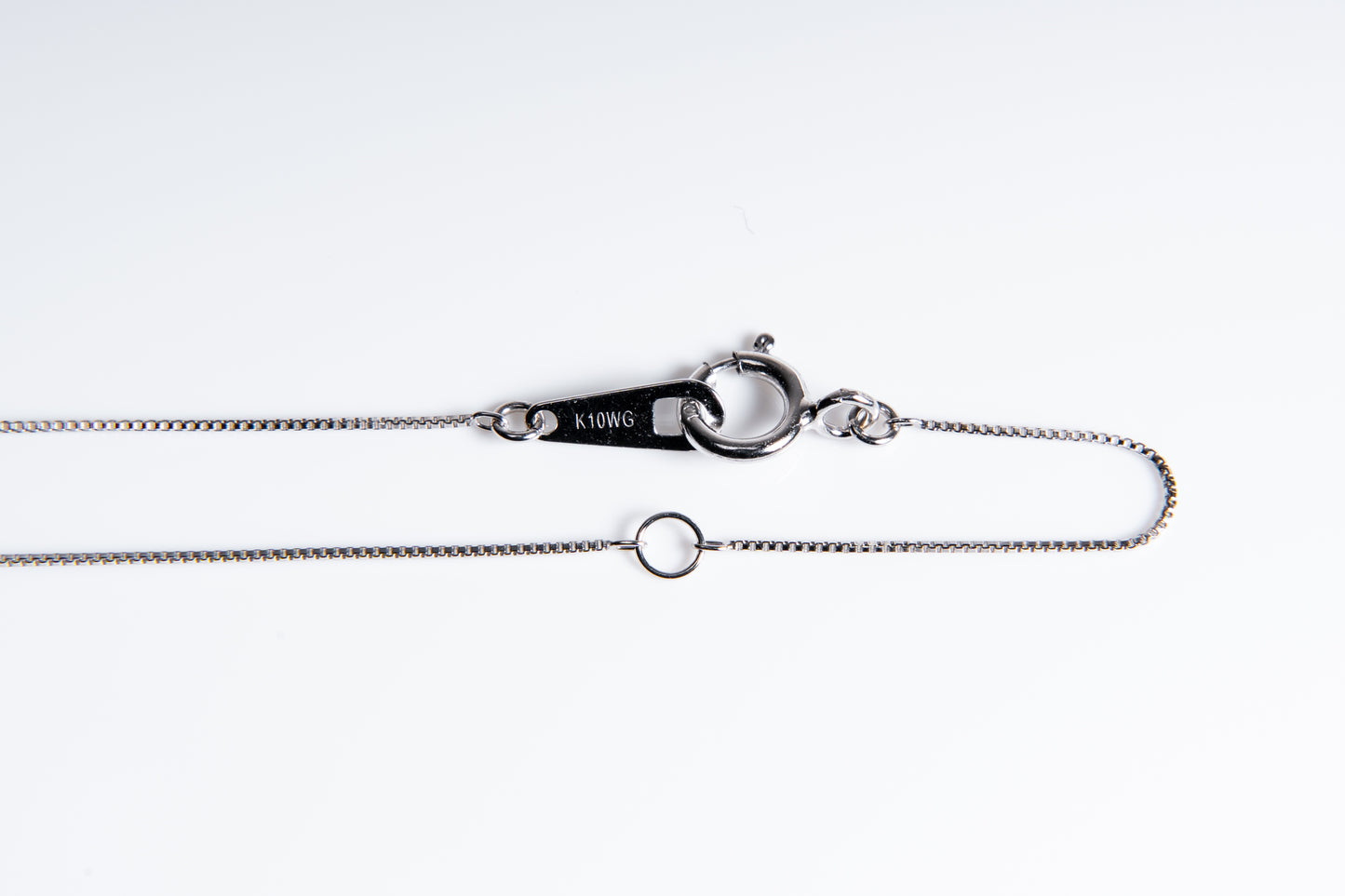 フォスフォライト、優雅に輝く42cmペンダントネックレス。