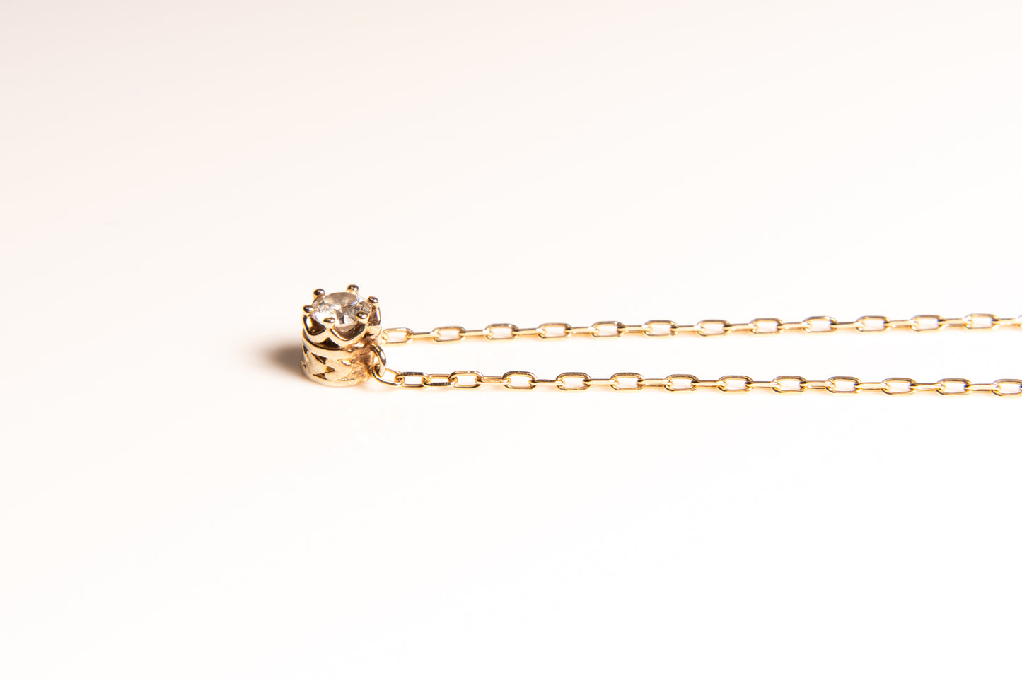 エヴァローザ:Eva Rosa、優雅に輝く40cmペンダントネックレス。