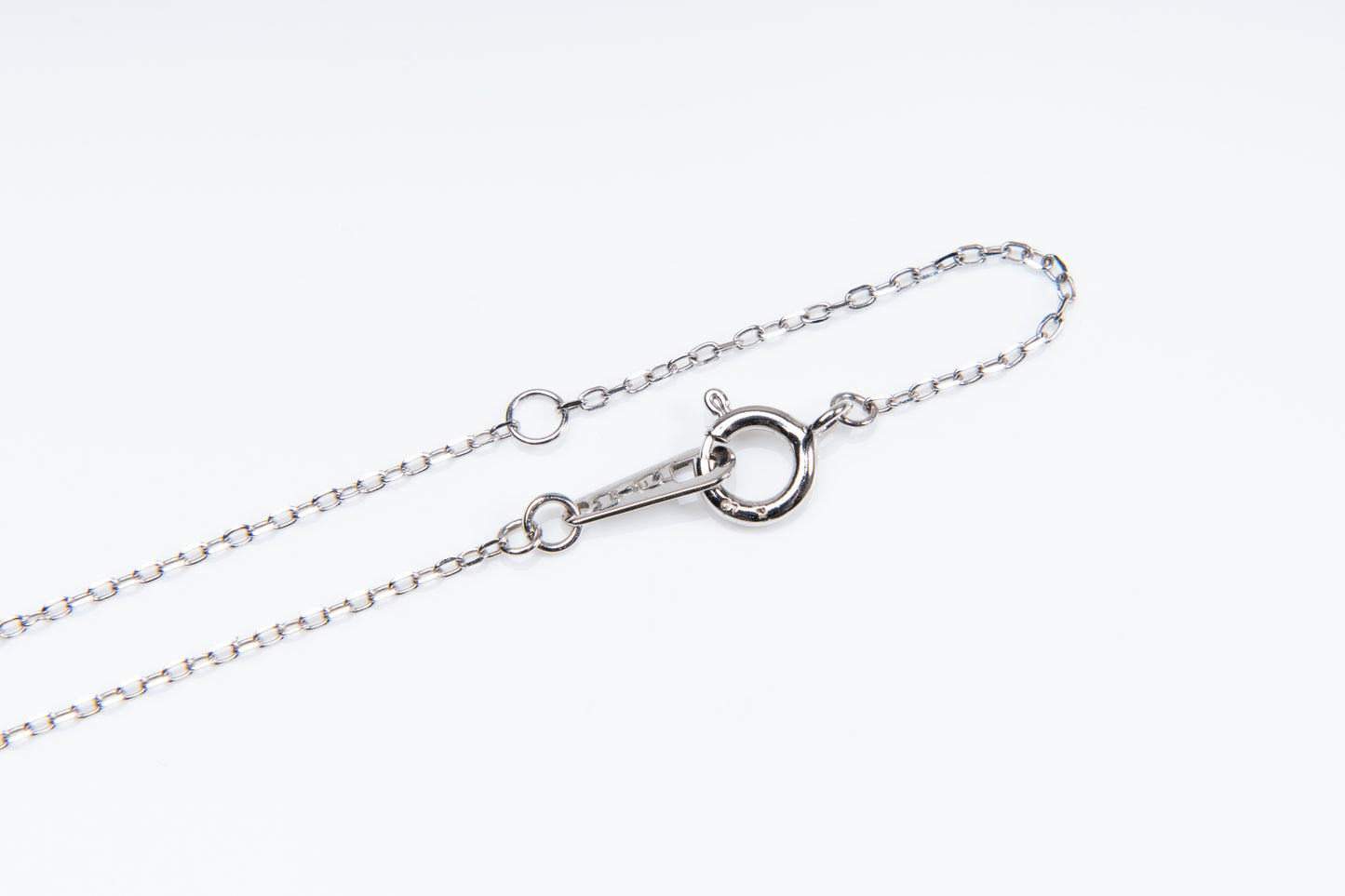 ウインタービーナス、冬の美しさを纏う、特別なジュエリー。