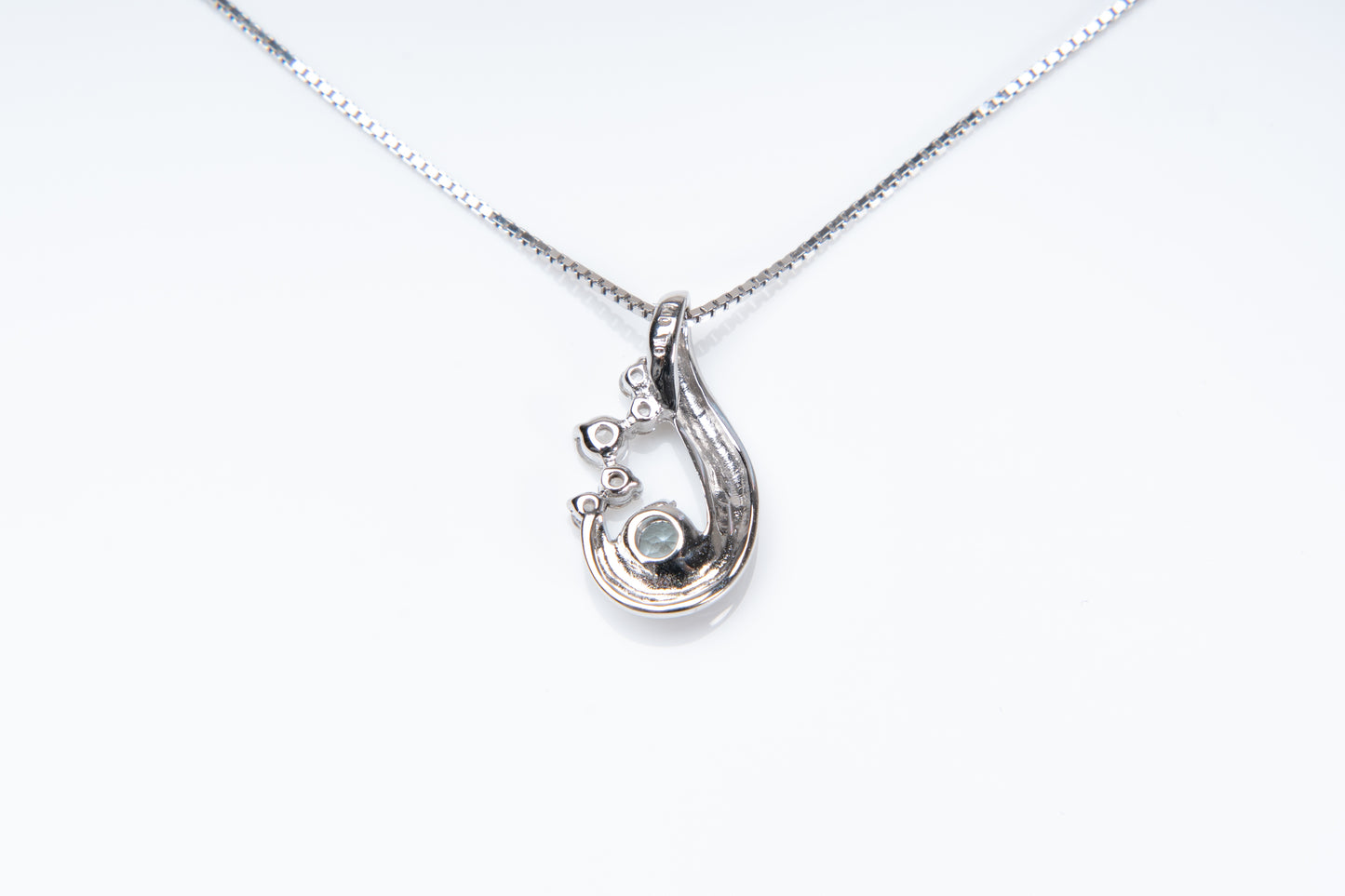 カカレット、K10WGの上品な輝きが母の愛を象徴。