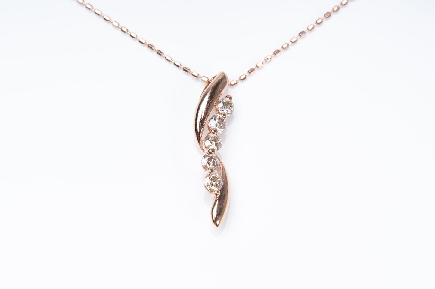 エトワールローズ、優雅でエレガントなピンクゴールド