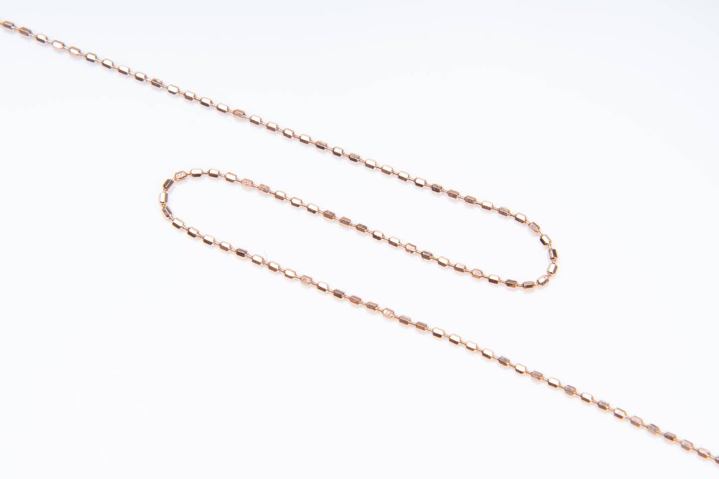 エトワールローズ、繊細なデザインで上品な印象を演出