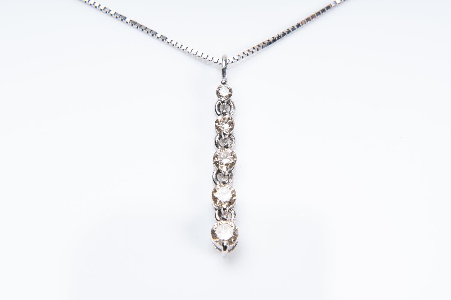 セルナ(Serna)、心に安らぎをもたらす宝石