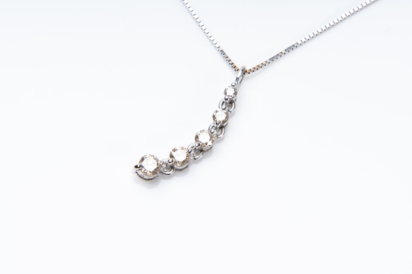 セルナ(Serna)、落ち着いた大人の雰囲気に合う