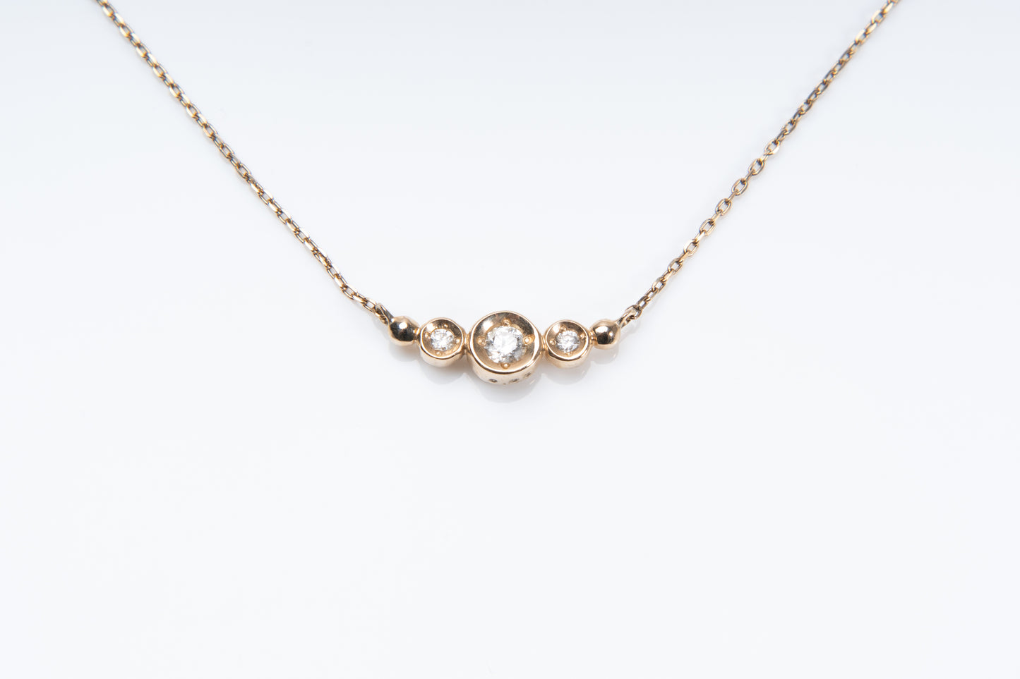 「麗良」(うらら)、透明感のあるほのかな色合い