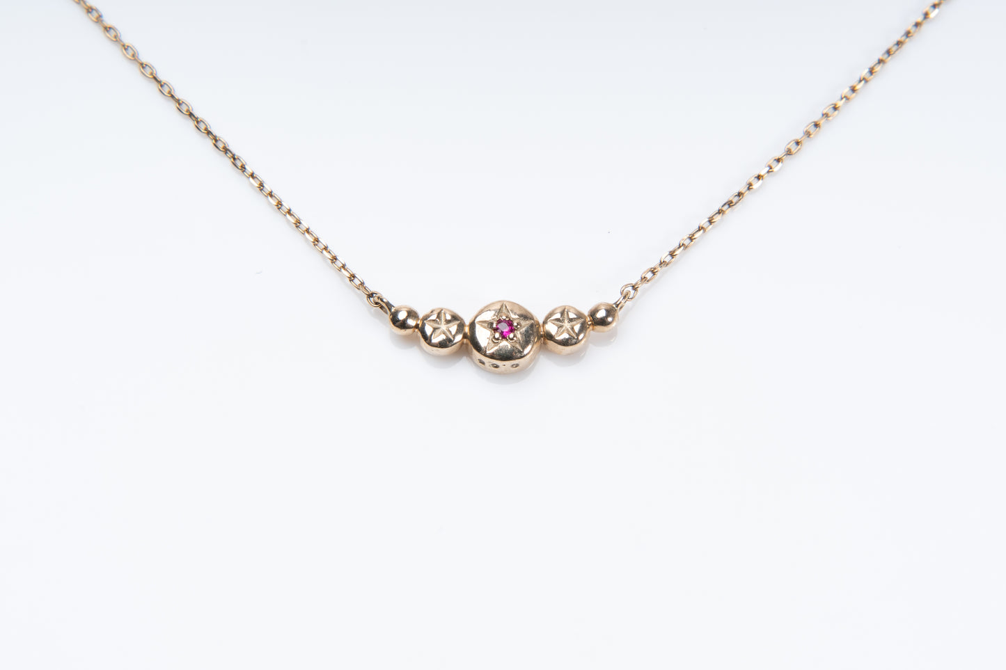 「麗良」(うらら)、心を穏やかにする温かな光