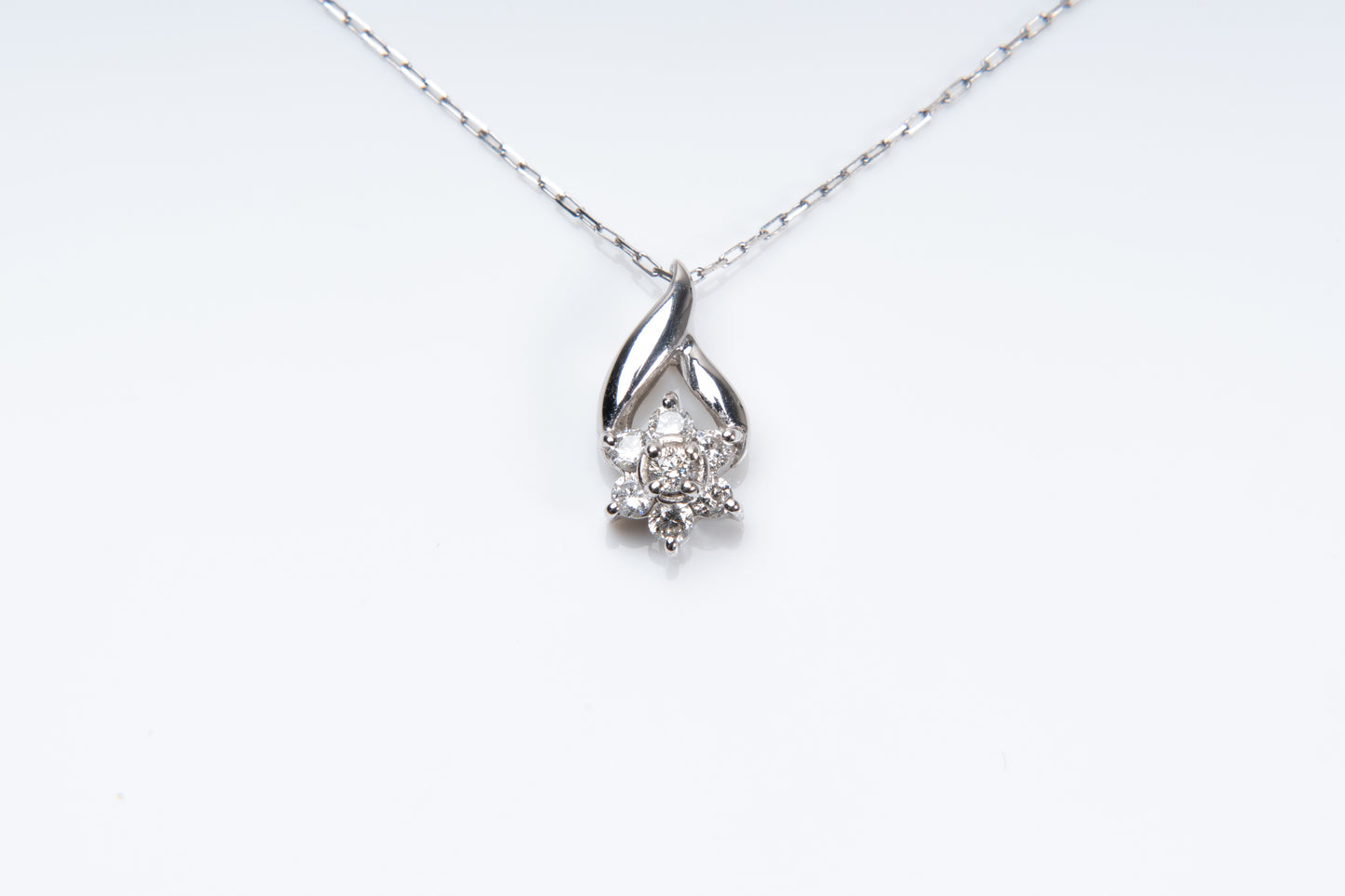 シーズンブロッサム、季節の移ろいを感じるデザイン