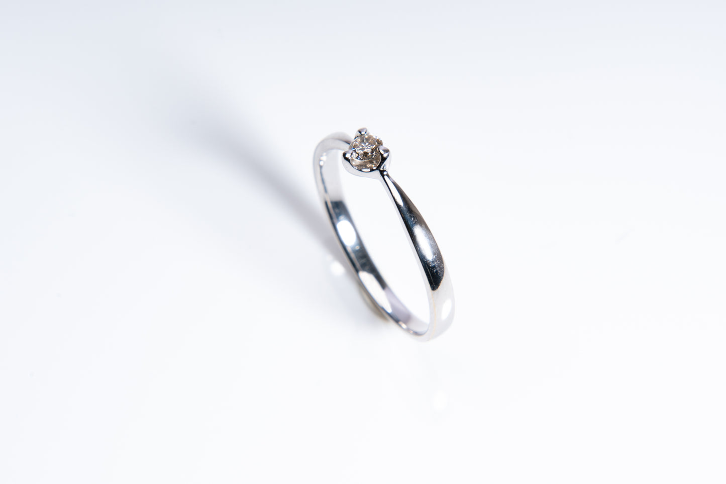 アクアマリン、記念日にふさわしい温かな光