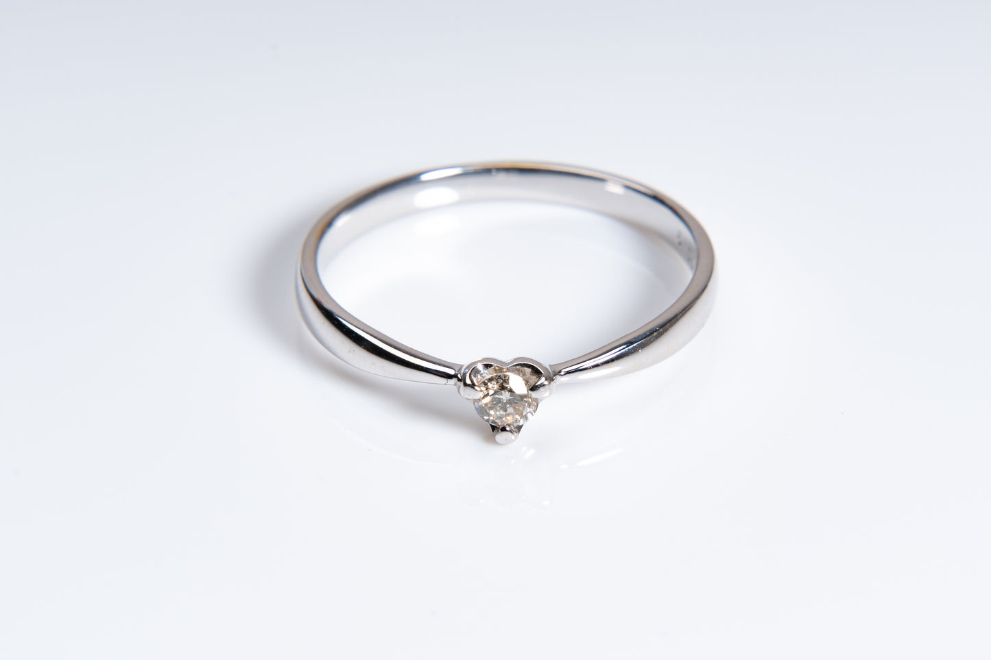 アクアマリン、K10WGの上品な仕上がり