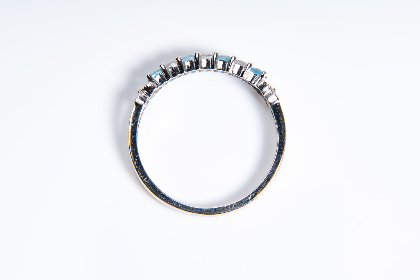 エターナルスノー、美しさを大切にする女性へ贈る指輪