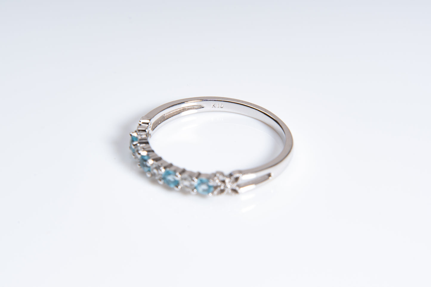 エターナルスノー、清らかさと優雅さを象徴するデザイン