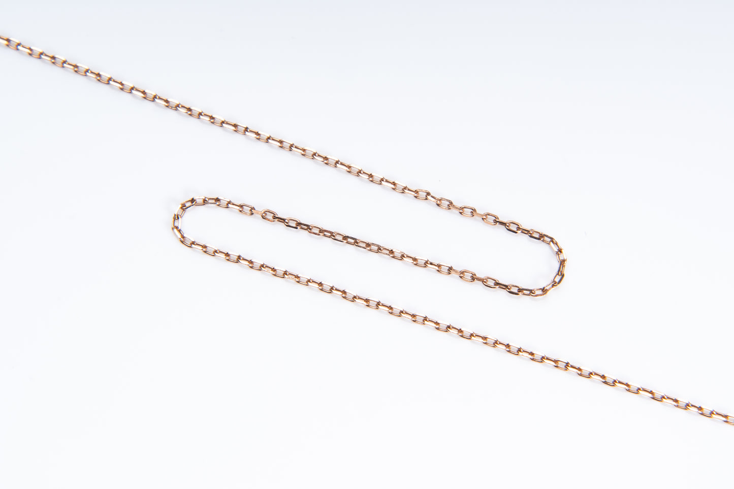 ロマンスアース、成功や偉業を称える象徴的なジュエル