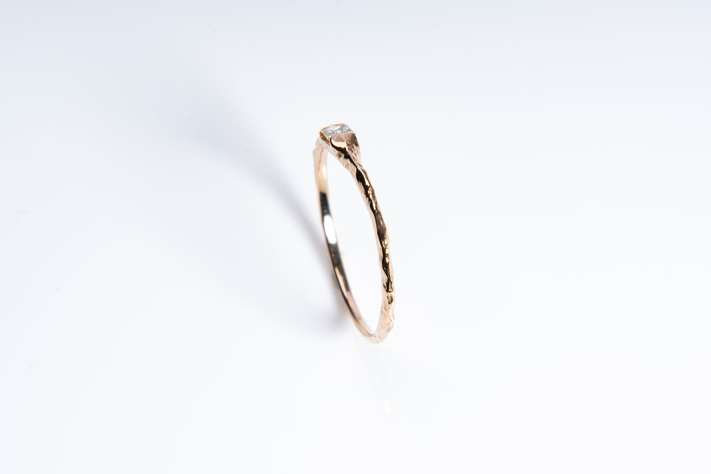 夜空の涙、繊細で幻想的なデザイン