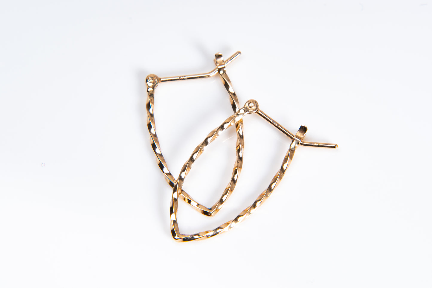 オータムグロウ、どんな装いにも馴染む洗練されたフォルム