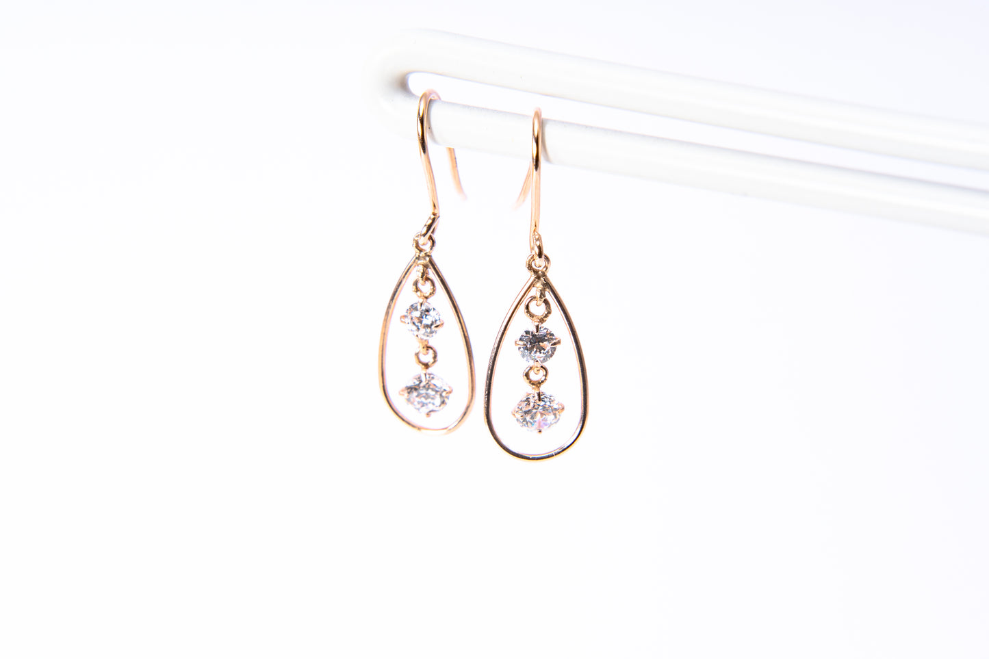 サンリリー、太陽の力を象徴する伝説の花のデザイン