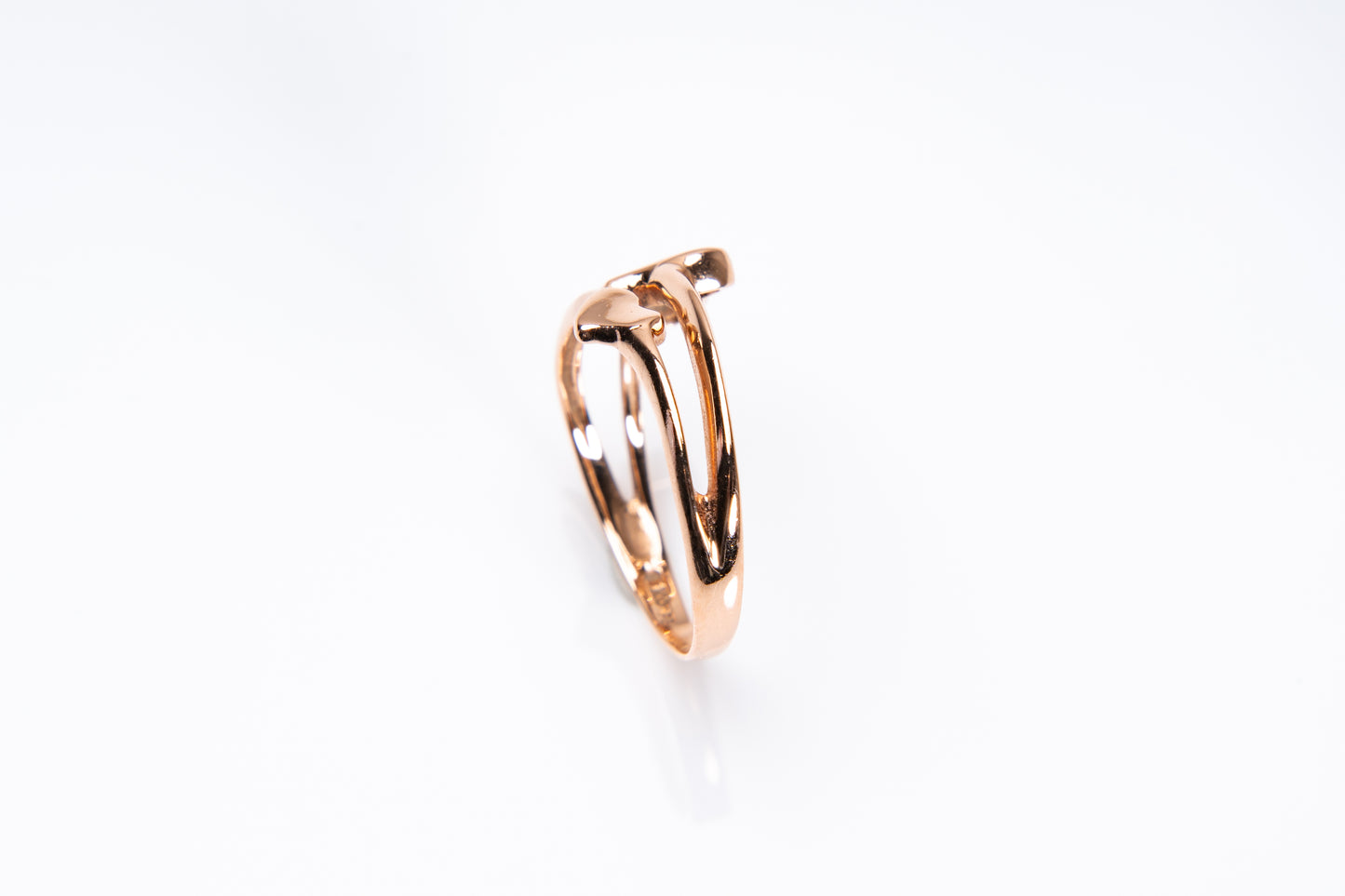 心の扉、愛と優しさを広げるシンプルデザイン