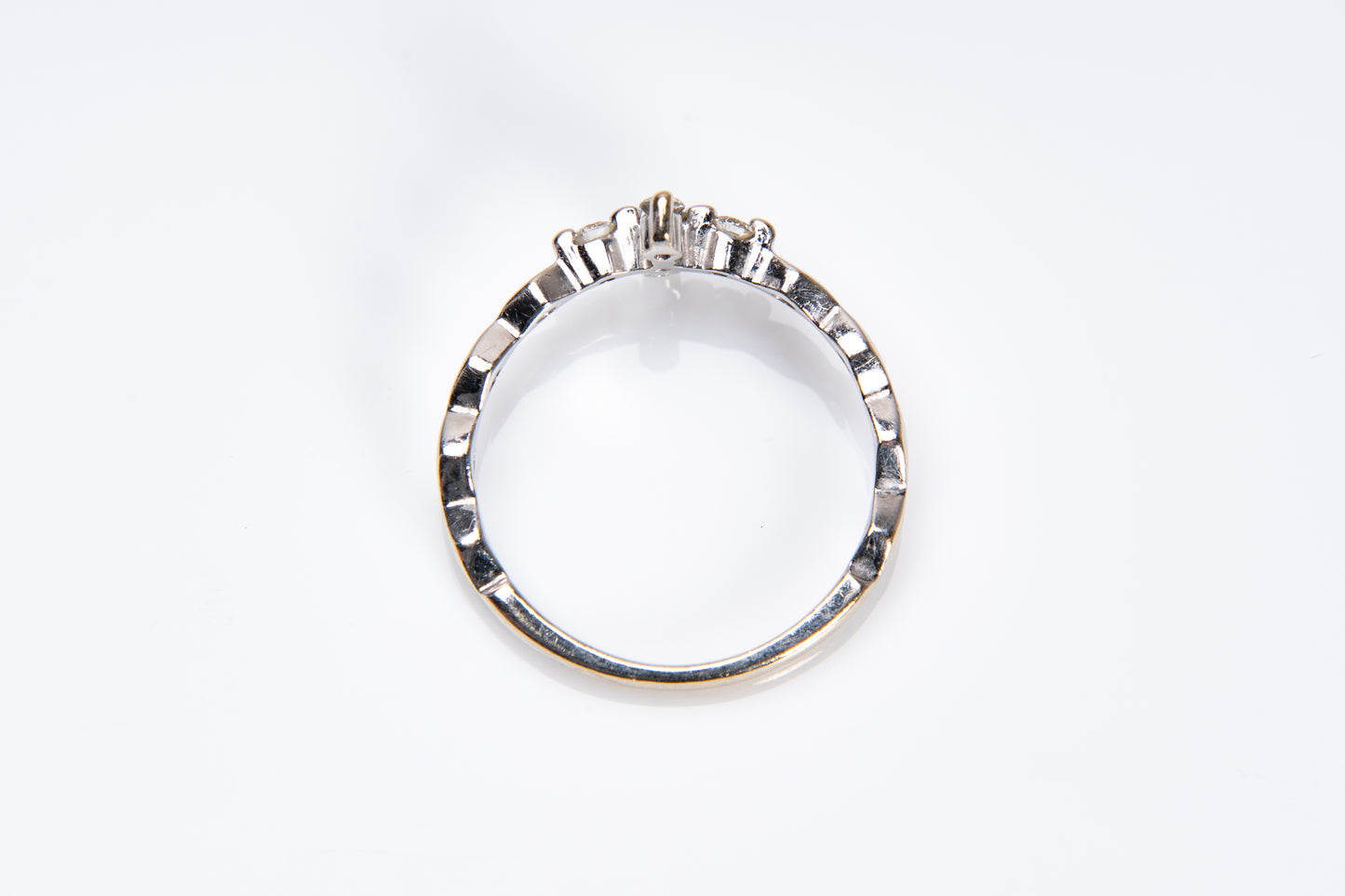 ノクシア(Noxia)、神秘的で魅力的な雰囲気に