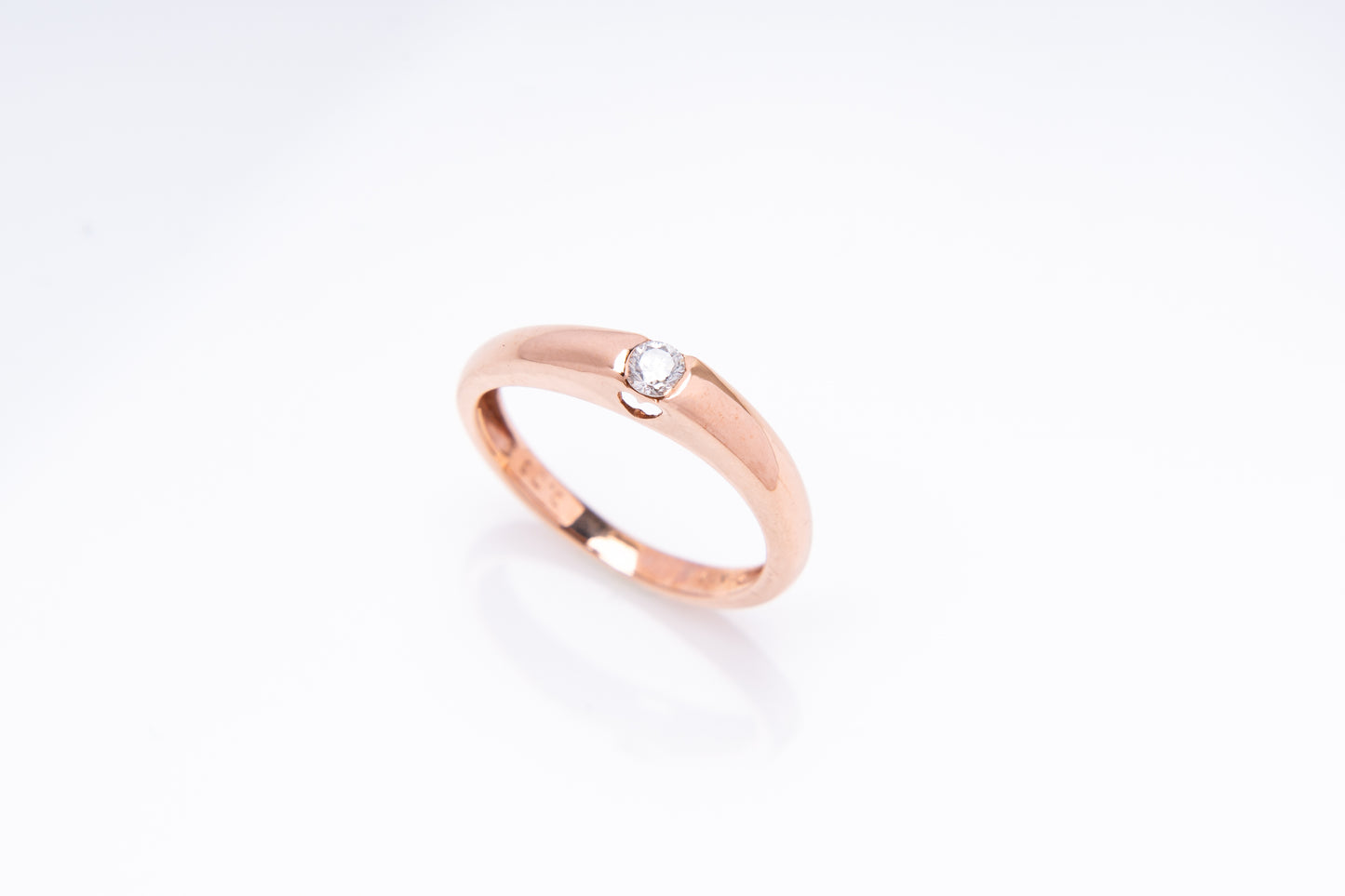 エルー、愛をシンプルに表現するデザイン