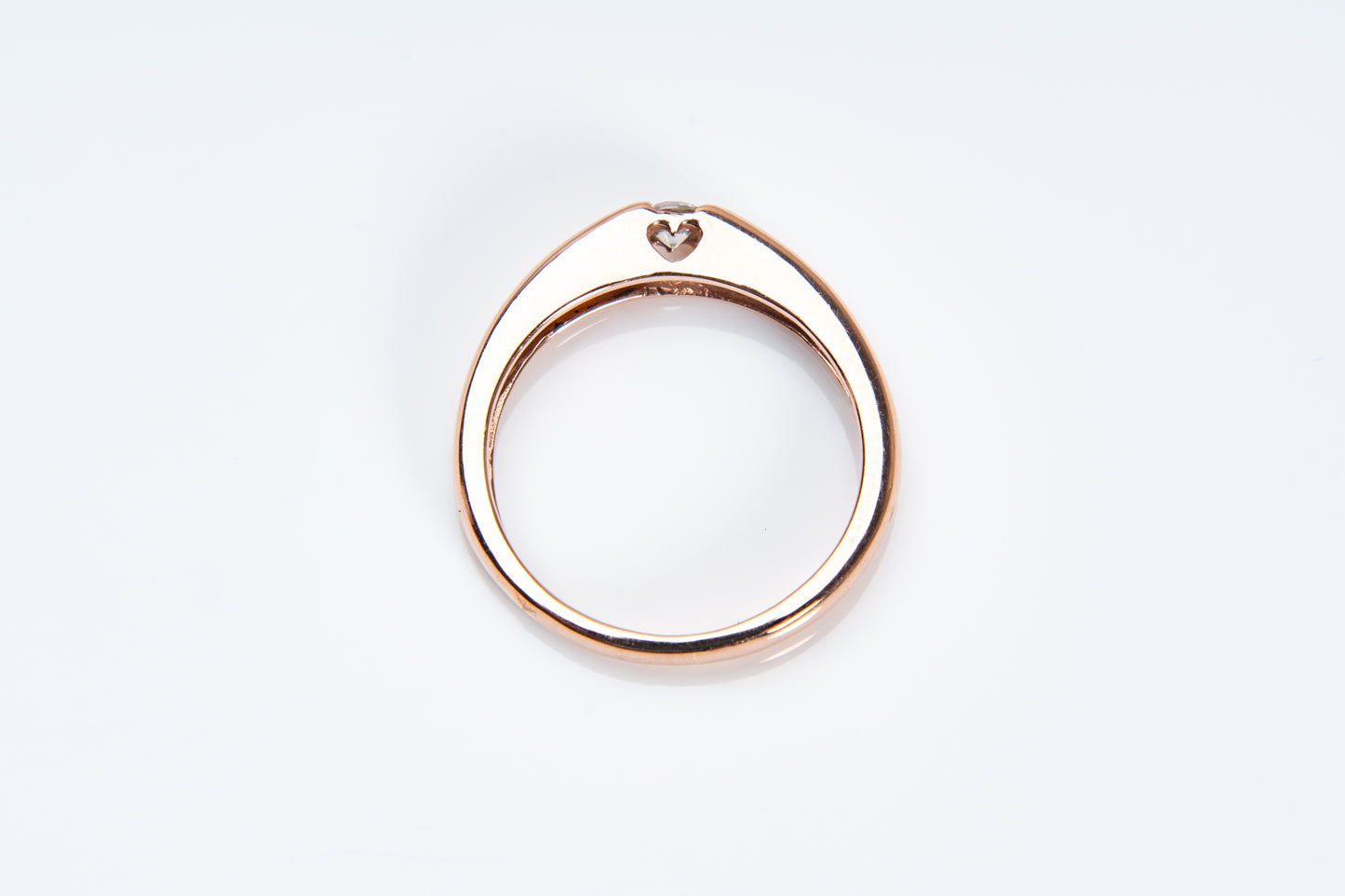 エルー、幅広い世代に馴染む上品な輝き