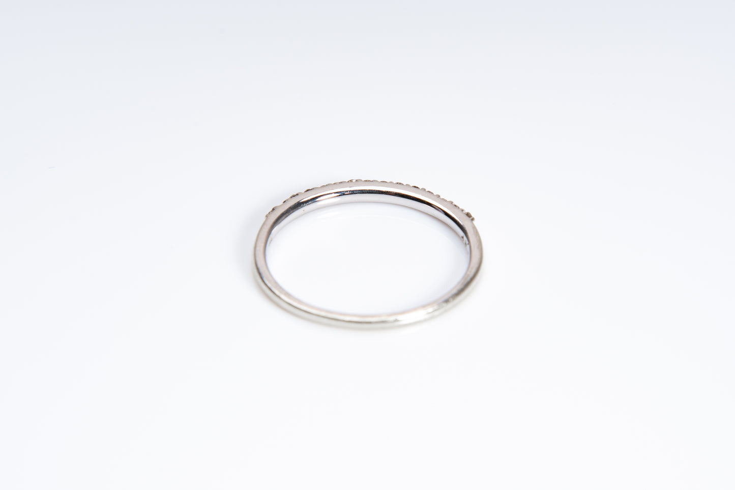 ユアパステル、K10WGのクールで洗練されたデザイン