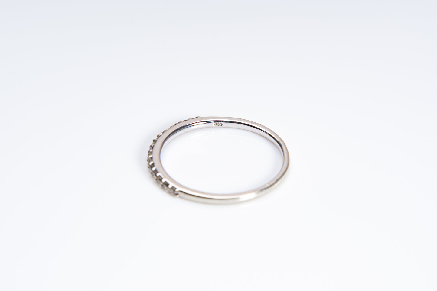 ユアパステル、ダイヤモンドが繊細に煌めくアクセント