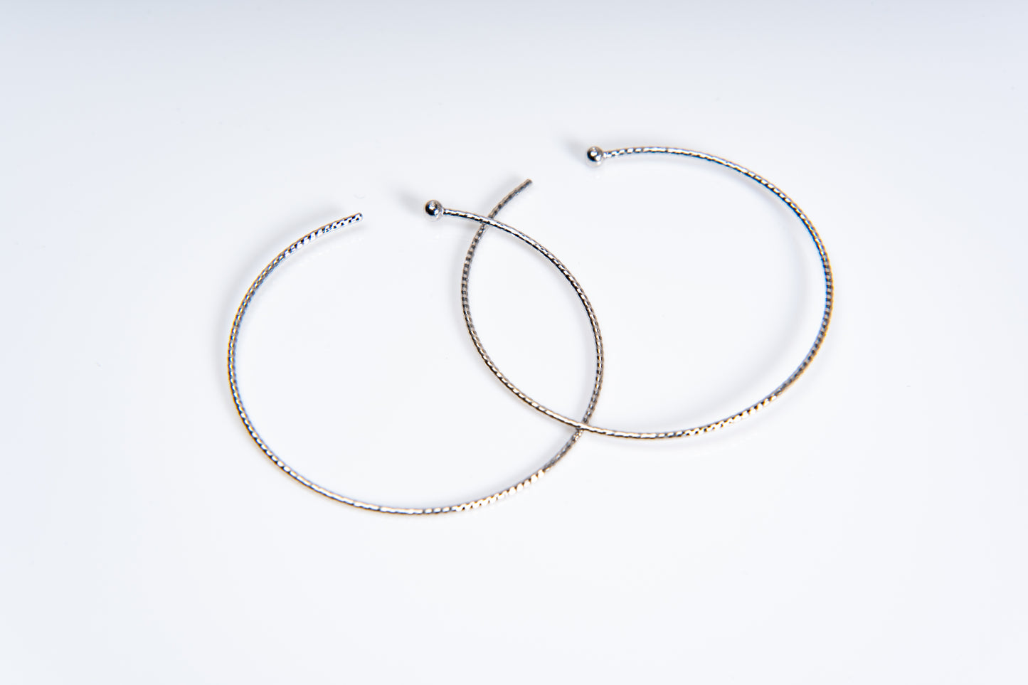 決意の結晶、K10WGの上品で洗練された輝き