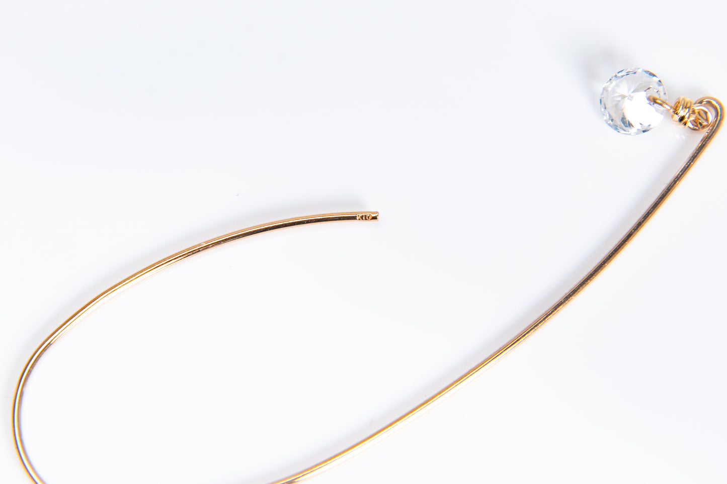 with 4.(ウィズフォー)、優雅で上品なきらめきを持つピアス