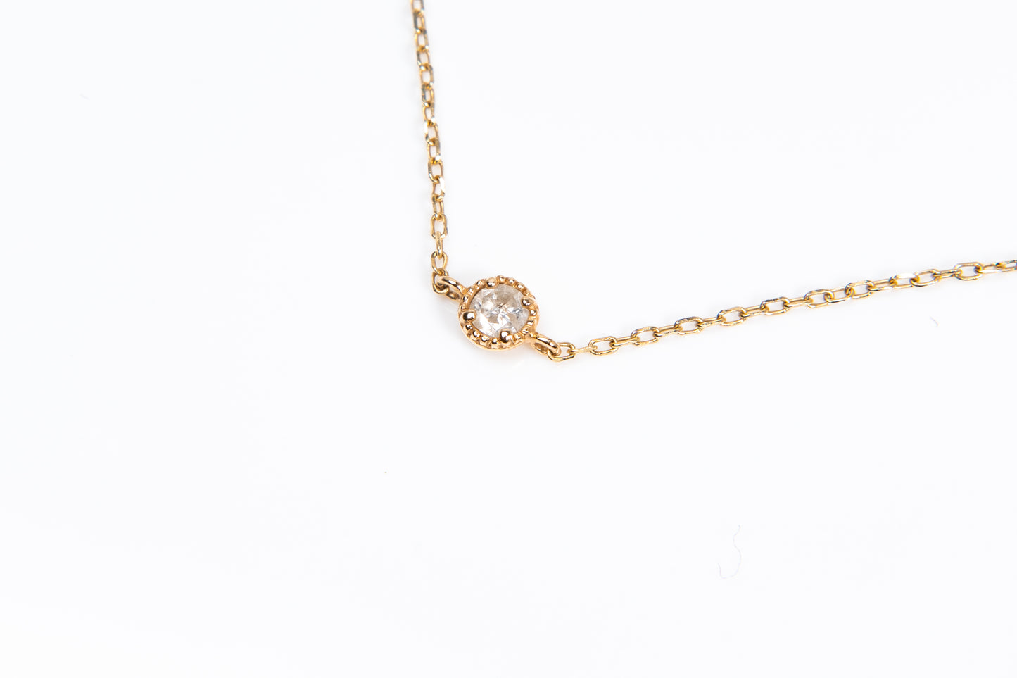 Dearest(ディアレスト)、どんなシーンでも馴染む洗練された輝き