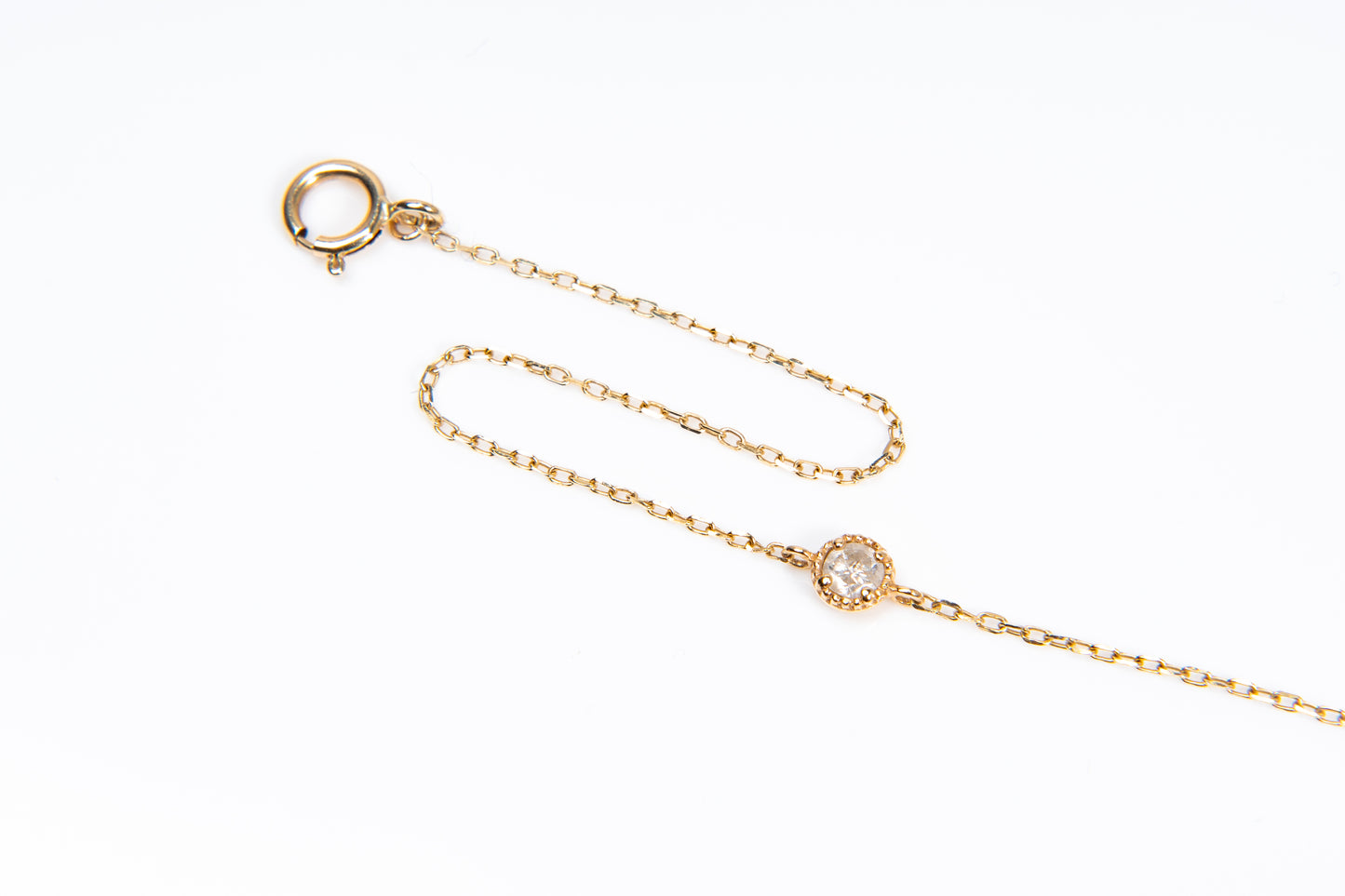 Dearest(ディアレスト)、手元に優雅さを添えるダイヤモンド