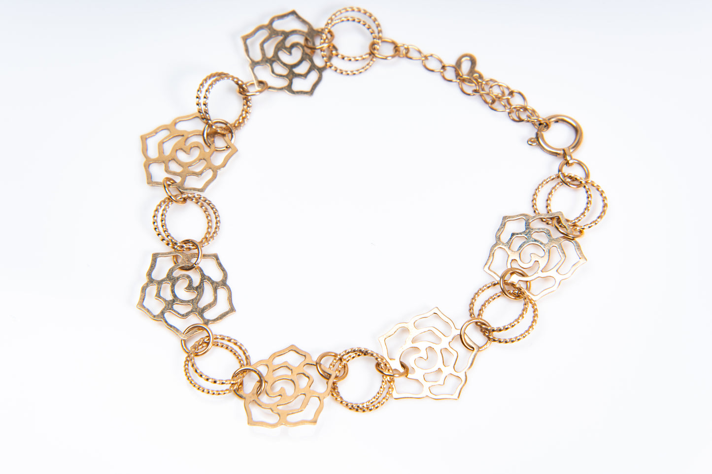 スプリングブリーズ、春の風と芽吹きを象徴する宝石