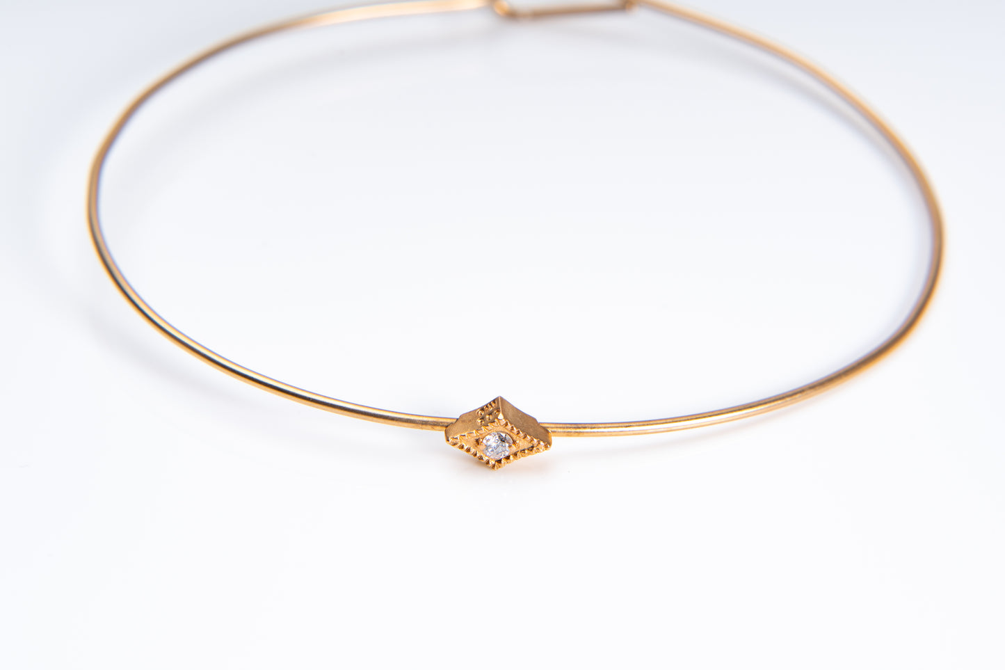 ラヴリーサン、新たな愛を授かる象徴のブレスレット