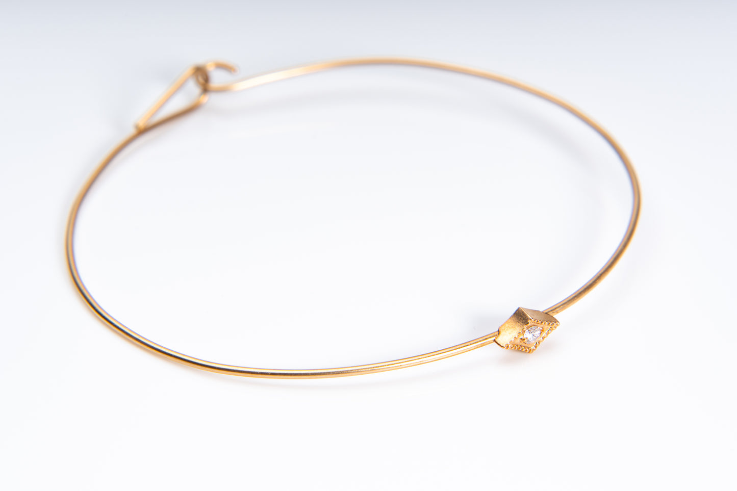 ラヴリーサン、繊細で上品なK10YGデザイン